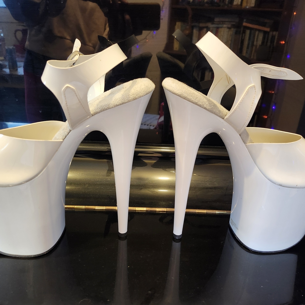 Pleaser 8 Inch White Sandal - Picture 4 of 4